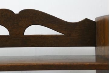 和製アンティーク　希少デザイン　ナラ材　古い洋館の小振りな収納棚(サイドキャビネット、戸棚、飾り棚)(R-068780)