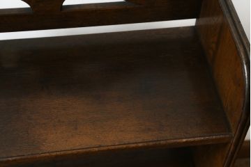 和製アンティーク　希少デザイン　ナラ材　古い洋館の小振りな収納棚(サイドキャビネット、戸棚、飾り棚)(R-068780)