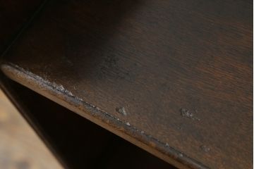 和製アンティーク　希少デザイン　ナラ材　古い洋館の小振りな収納棚(サイドキャビネット、戸棚、飾り棚)(R-068780)