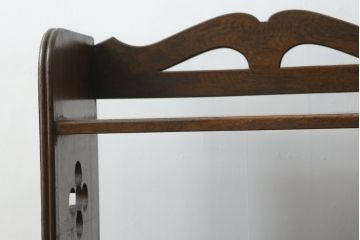 和製アンティーク　希少デザイン　ナラ材　古い洋館の小振りな収納棚(サイドキャビネット、戸棚、飾り棚)(R-068780)