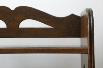 和製アンティーク　希少デザイン　ナラ材　古い洋館の小振りな収納棚(サイドキャビネット、戸棚、飾り棚)(R-068780)