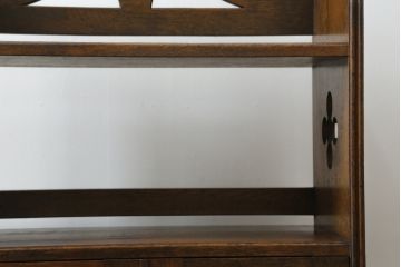 和製アンティーク　希少デザイン　ナラ材　古い洋館の小振りな収納棚(サイドキャビネット、戸棚、飾り棚)(R-068780)