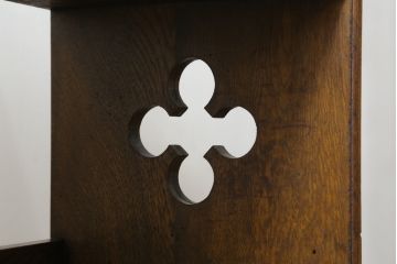 和製アンティーク　希少デザイン　ナラ材　古い洋館の小振りな収納棚(サイドキャビネット、戸棚、飾り棚)(R-068780)