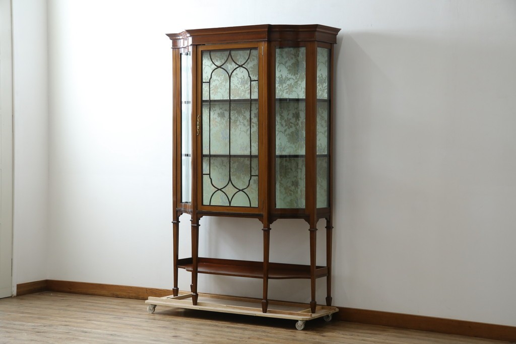 イギリスアンティーク　マホガニー材　象嵌入り　深みのある色合いが高級感を漂わせるキャビネット　(R-068784)