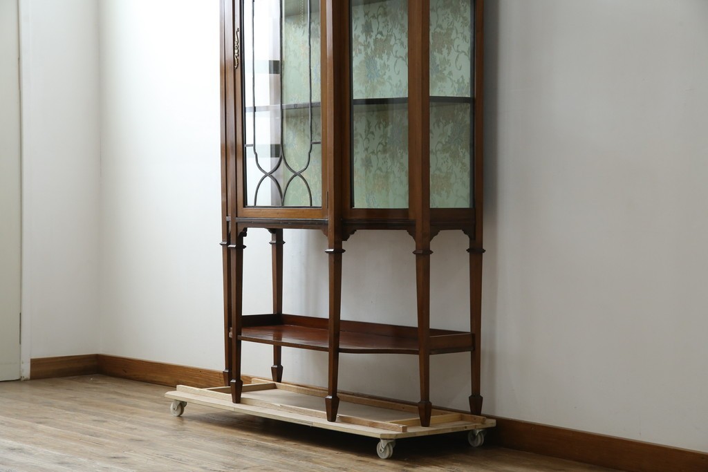 イギリスアンティーク　マホガニー材　象嵌入り　深みのある色合いが高級感を漂わせるキャビネット　(R-068784)