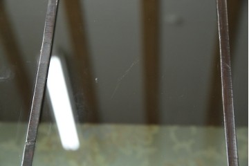 イギリスアンティーク　マホガニー材　象嵌入り　深みのある色合いが高級感を漂わせるキャビネット　(R-068784)