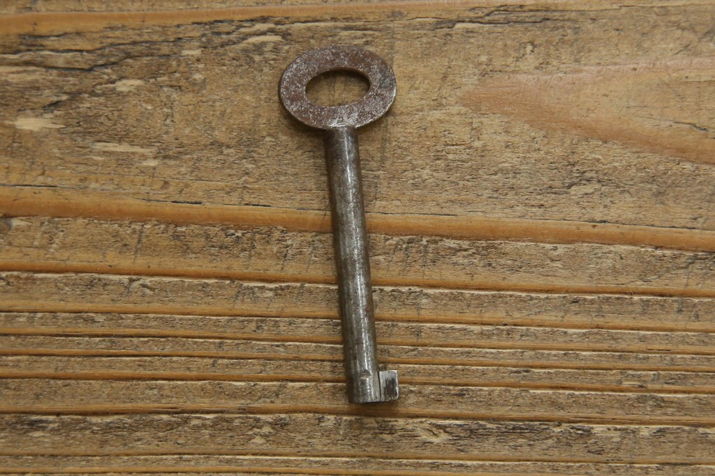 イギリスアンティーク　マホガニー材　象嵌入り　深みのある色合いが高級感を漂わせるキャビネット　(R-068784)