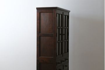 中古　北海道民芸家具　HM160K　美しい木肌とシックな佇まいが魅力的なキャビネット(食器棚、収納棚、戸棚、カップボード、飾り棚、本箱)(R-068785)