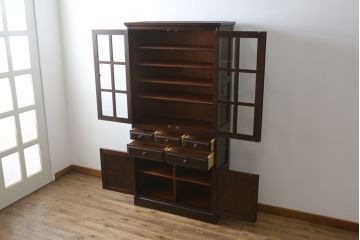 中古　北海道民芸家具　HM160K　美しい木肌とシックな佇まいが魅力的なキャビネット(食器棚、収納棚、戸棚、カップボード、飾り棚、本箱)(R-068785)