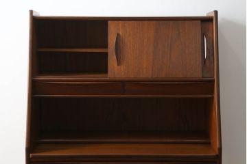 デンマークビンテージ　Lloyd's Antiques(ロイズ・アンティークス)取り扱い　チーク材　シンプルでモダンなデザインが取り入れやすいライティングビューロー(ワークデスク、引き出し、在宅用、在宅ワーク、北欧、ヴィンテージ)(R-068786)