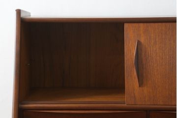 デンマークビンテージ　Lloyd's Antiques(ロイズ・アンティークス)取り扱い　チーク材　シンプルでモダンなデザインが取り入れやすいライティングビューロー(ワークデスク、引き出し、在宅用、在宅ワーク、北欧、ヴィンテージ)(R-068786)