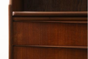デンマークビンテージ　Lloyd's Antiques(ロイズ・アンティークス)取り扱い　チーク材　シンプルでモダンなデザインが取り入れやすいライティングビューロー(ワークデスク、引き出し、在宅用、在宅ワーク、北欧、ヴィンテージ)(R-068786)