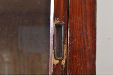 和製アンティーク　レトロな佇まいが魅力的な薄型二段重ね収納棚(キャビネット、戸棚、食器棚、飾り棚、ガラスケース、店舗什器、本箱、ブックケース)(R-068791)