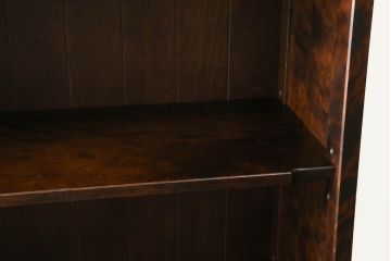 中古　北海道民芸家具　クラシカルな佇まいが魅力の本棚(書棚、ブックシェルフ、収納棚、飾り棚)(R-068794)
