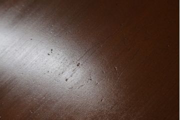 中古　高級アメリカ輸入家具　小振りなサイズが使いやすいサイドキャビネット(サイドテーブル、ナイトテーブル、収納棚)(R-068795)