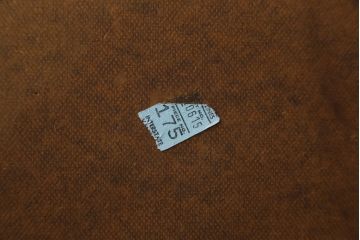 中古　高級アメリカ輸入家具　小振りなサイズが使いやすいサイドキャビネット(サイドテーブル、ナイトテーブル、収納棚)(R-068795)
