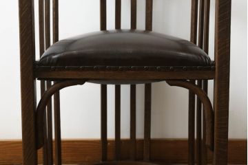 和製アンティーク　ナラ材　落ち着いた色合いと曲げ木のデザインが美しいアームチェア(ダイニングチェア、椅子、イス)(R-068796)