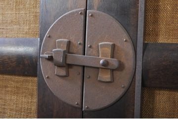 和製ビンテージ　松本民芸家具　高山デザイン　衣装盆付き!　クズ布張りが素敵な和タンス(衣装箪笥、着物箪笥、収納たんす、チェスト、引き出し、ヴィンテージ)(R-068808)