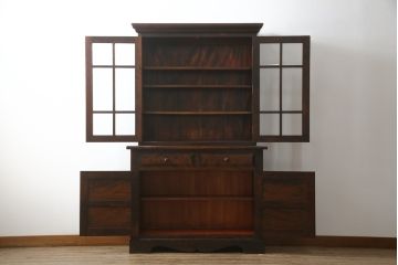 中古　松本民芸家具　品の良さを感じさせるシックな佇まいのA型食器棚(キャビネット、収納棚、戸棚)(定価約55万円)(R-068812)