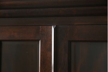 中古　松本民芸家具　品の良さを感じさせるシックな佇まいのA型食器棚(キャビネット、収納棚、戸棚)(定価約55万円)(R-068812)