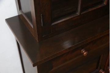 中古　松本民芸家具　品の良さを感じさせるシックな佇まいのA型食器棚(キャビネット、収納棚、戸棚)(定価約55万円)(R-068812)