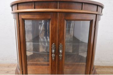 中古　DREXEL HERITAGE(ドレクセルヘリテイジ)　Cameo Classics(キャメオクラシックス)　ハーフムーン(半月型)　照明付き!!美しい曲線デザインに目を奪われるキャビネット(ホールチェスト、サイドボード、サイドキャビネット、飾り棚、ショーケース、収納棚、戸棚、半円型、店舗什器)(R-068817)