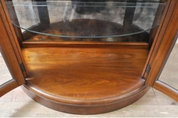 中古　DREXEL HERITAGE(ドレクセルヘリテイジ)　Cameo Classics(キャメオクラシックス)　ハーフムーン(半月型)　照明付き!!美しい曲線デザインに目を奪われるキャビネット(ホールチェスト、サイドボード、サイドキャビネット、飾り棚、ショーケース、収納棚、戸棚、半円型、店舗什器)(R-068817)