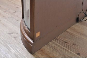 中古　DREXEL HERITAGE(ドレクセルヘリテイジ)　Cameo Classics(キャメオクラシックス)　ハーフムーン(半月型)　照明付き!!美しい曲線デザインに目を奪われるキャビネット(ホールチェスト、サイドボード、サイドキャビネット、飾り棚、ショーケース、収納棚、戸棚、半円型、店舗什器)(R-068817)