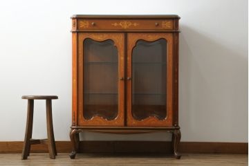 中古　イタリア家具　上品な佇まいが目を引く象嵌入りキャビネット(キュリオケース、ガラスケース、飾り棚、収納棚、戸棚)(R-068818)