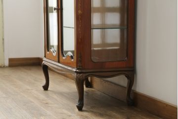 中古　イタリア家具　上品な佇まいが目を引く象嵌入りキャビネット(キュリオケース、ガラスケース、飾り棚、収納棚、戸棚)(R-068818)