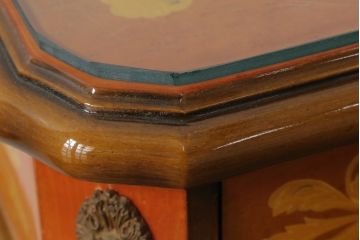 中古　イタリア家具　上品な佇まいが目を引く象嵌入りキャビネット(キュリオケース、ガラスケース、飾り棚、収納棚、戸棚)(R-068818)