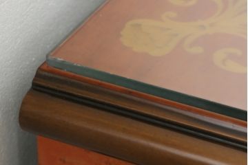 中古　イタリア家具　上品な佇まいが目を引く象嵌入りキャビネット(キュリオケース、ガラスケース、飾り棚、収納棚、戸棚)(R-068818)