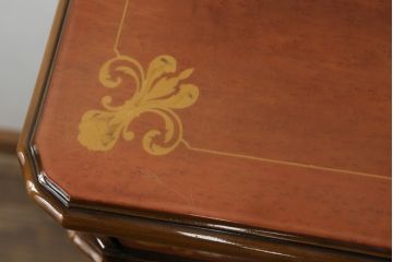中古　イタリア家具　上品な佇まいが目を引く象嵌入りキャビネット(キュリオケース、ガラスケース、飾り棚、収納棚、戸棚)(R-068818)