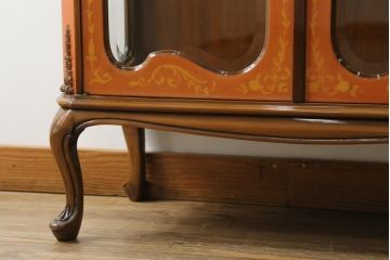中古　イタリア家具　上品な佇まいが目を引く象嵌入りキャビネット(キュリオケース、ガラスケース、飾り棚、収納棚、戸棚)(R-068818)