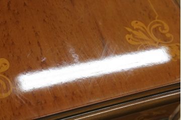 中古　イタリア家具　上品な佇まいが目を引く象嵌入りキャビネット(キュリオケース、ガラスケース、飾り棚、収納棚、戸棚)(R-068819)