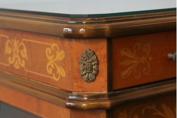 中古　イタリア家具　上品な佇まいが目を引く象嵌入りキャビネット(キュリオケース、ガラスケース、飾り棚、収納棚、戸棚)(R-068819)