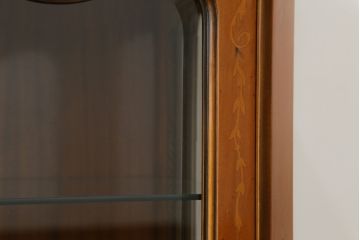 中古　イタリア家具　上品な佇まいが目を引く象嵌入りキャビネット(キュリオケース、ガラスケース、飾り棚、収納棚、戸棚)(R-068819)