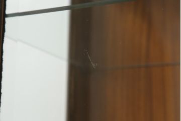 中古　イタリア家具　上品な佇まいが目を引く象嵌入りキャビネット(キュリオケース、ガラスケース、飾り棚、収納棚、戸棚)(R-068819)