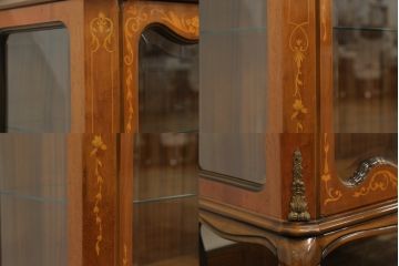 中古　イタリア家具　上品な佇まいが目を引く象嵌入りキャビネット(キュリオケース、ガラスケース、飾り棚、収納棚、戸棚)(R-068819)