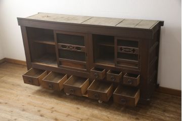 和製アンティーク　上質な空間を演出する水屋箪笥サイドボード(食器棚、戸棚、収納棚)(R-068820)