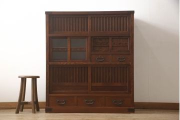 中古　美品　上手物　欅(ケヤキ)材　内部桐材　国産職人手造り品　格子戸入り　高級水屋箪笥サイドボード(茶箪笥、茶棚、収納棚、戸棚、食器棚)(R-068822)