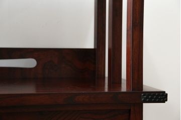 中古　美品　岩谷堂箪笥　美しい杢目と黒い金具が上質な和の雰囲気を演出する飾り棚(収納棚、戸棚、茶棚)(R-068825)