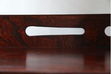 中古　美品　岩谷堂箪笥　美しい杢目と黒い金具が上質な和の雰囲気を演出する飾り棚(収納棚、戸棚、茶棚)(R-068825)