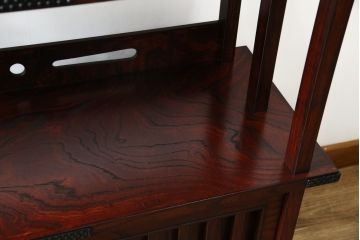 中古　美品　岩谷堂箪笥　美しい杢目と黒い金具が上質な和の雰囲気を演出する飾り棚(収納棚、戸棚、茶棚)(R-068825)