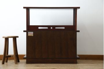 中古　美品　岩谷堂箪笥　美しい杢目と黒い金具が上質な和の雰囲気を演出する飾り棚(収納棚、戸棚、茶棚)(R-068825)