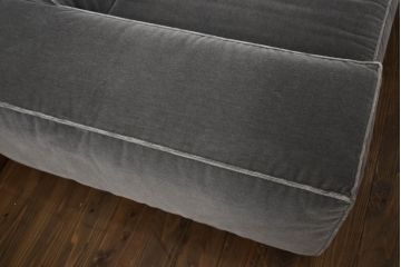 中古　美品　LICHT(リヒト)　BLOCK SOFA　シンプルでスタイリッシュな空間演出におすすめの3人掛けソファ(3P、三人掛け)(Casa BRUTUS No.248 表紙掲載品)(定価約93万円)(R-068826)