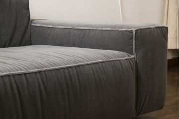 中古　美品　LICHT(リヒト)　BLOCK SOFA　シンプルでスタイリッシュな空間演出におすすめの3人掛けソファ(3P、三人掛け)(Casa BRUTUS No.248 表紙掲載品)(定価約93万円)(R-068826)