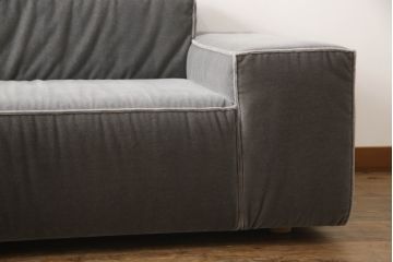 中古　美品　LICHT(リヒト)　BLOCK SOFA　シンプルでスタイリッシュな空間演出におすすめの3人掛けソファ(3P、三人掛け)(Casa BRUTUS No.248 表紙掲載品)(定価約93万円)(R-068826)