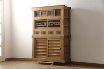 和製アンティーク　四尺　丁寧な作り込みと木味が魅力的な水屋箪笥(重ね箪笥、収納棚、戸棚、食器棚)(R-068828)
