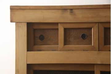 和製アンティーク　四尺　丁寧な作り込みと木味が魅力的な水屋箪笥(重ね箪笥、収納棚、戸棚、食器棚)(R-068828)
